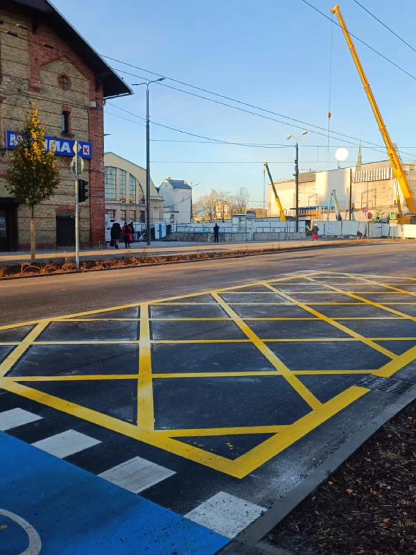 Horizontālais apzīmējums uz koplietošanas ceļiem