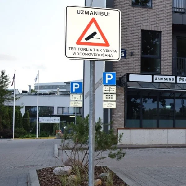 Ceļa zīmju uzstādīšana privātīpašumos