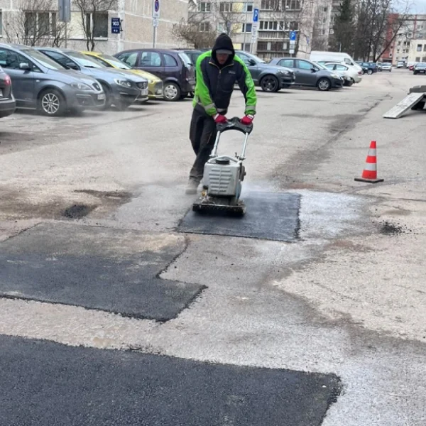 Cold asphalt repairs