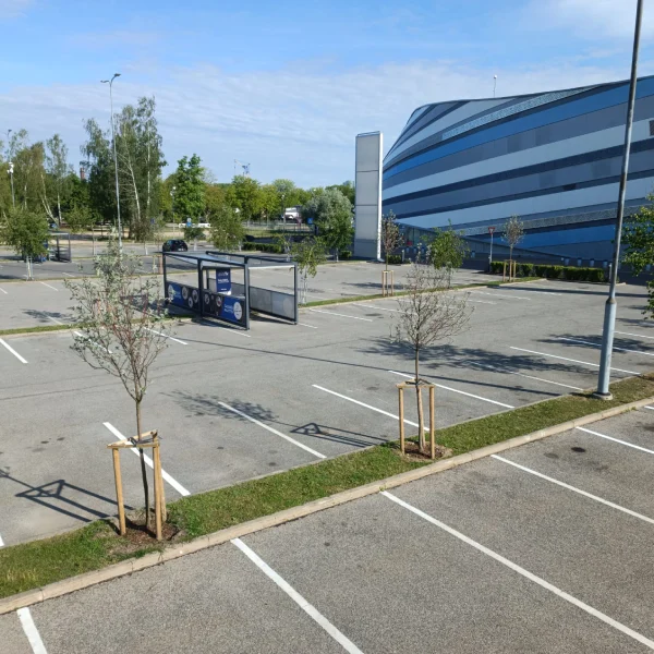 Lielveikalu autostāvvietās